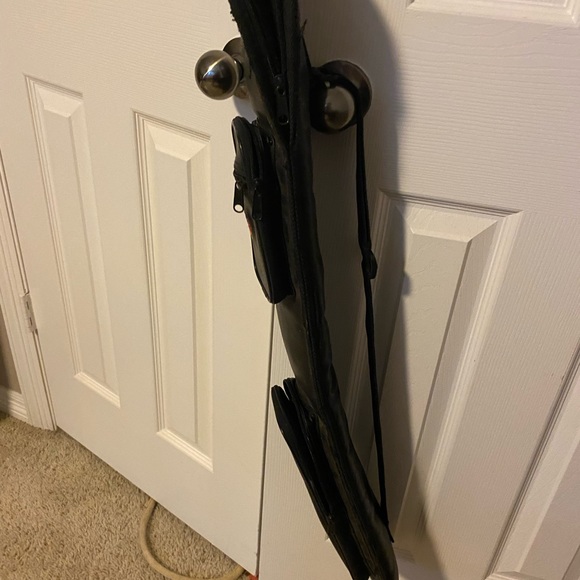 2 “unidentified” pool cue stick carrying cases. - Picture 6 of 6